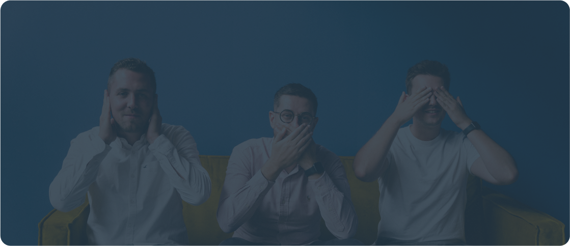 Couple signant un contrat de location